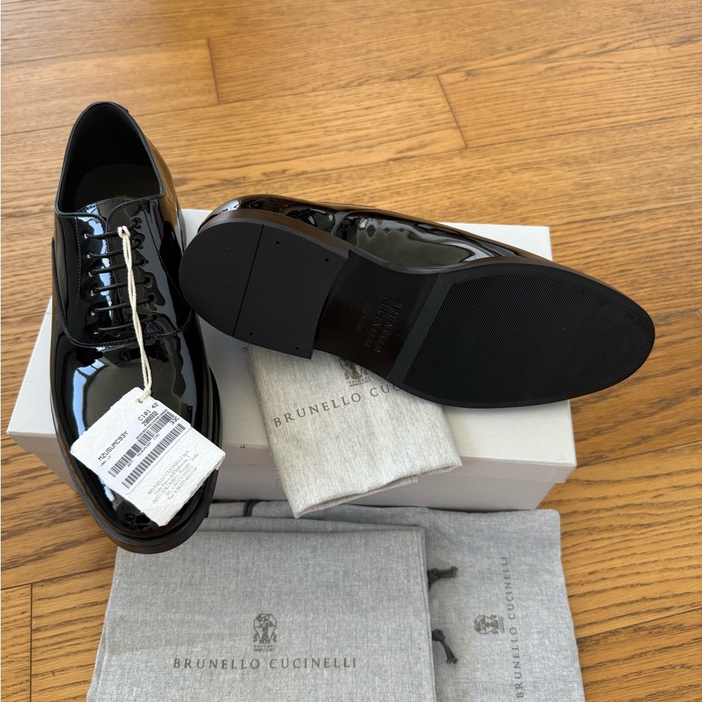 BRUNELLO CUCINELLI
Men's Patent Leather Tuxedo Oxford Shoes